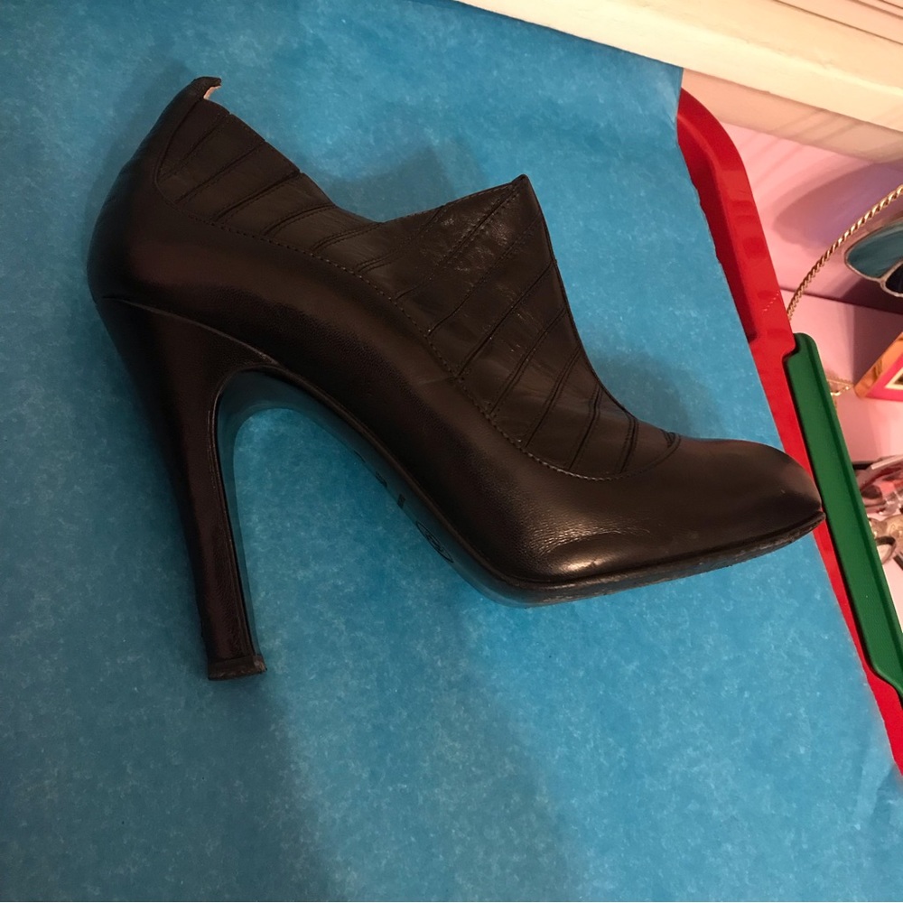 Chanel 2006 Paris New York quilted black ankle heels 37.5 - Picture 8 of 12